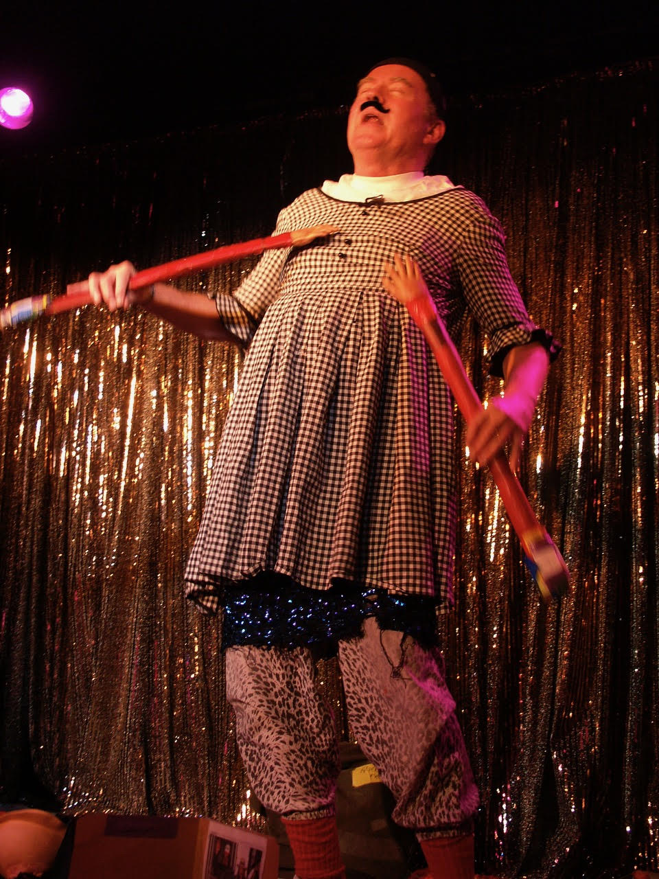 Tom Murrin performing